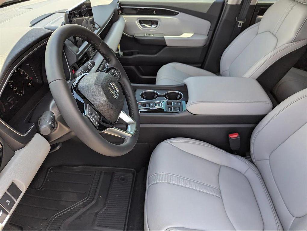 new 2025 Honda Pilot car, priced at $49,197