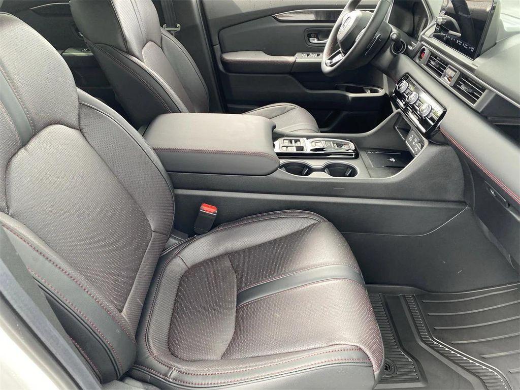 new 2025 Honda Pilot car, priced at $52,528