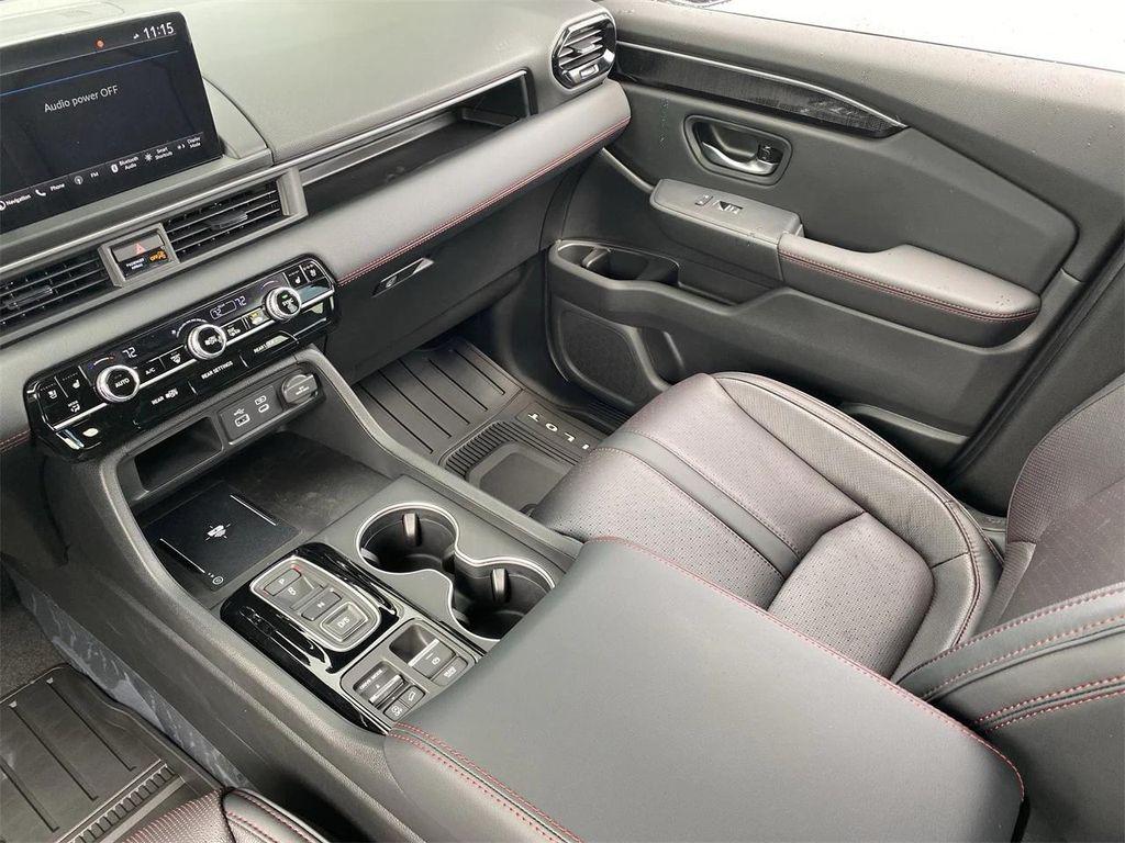 new 2025 Honda Pilot car, priced at $52,528
