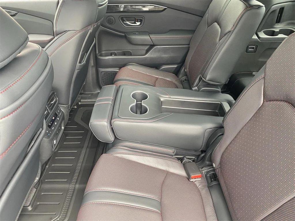 new 2025 Honda Pilot car, priced at $52,528
