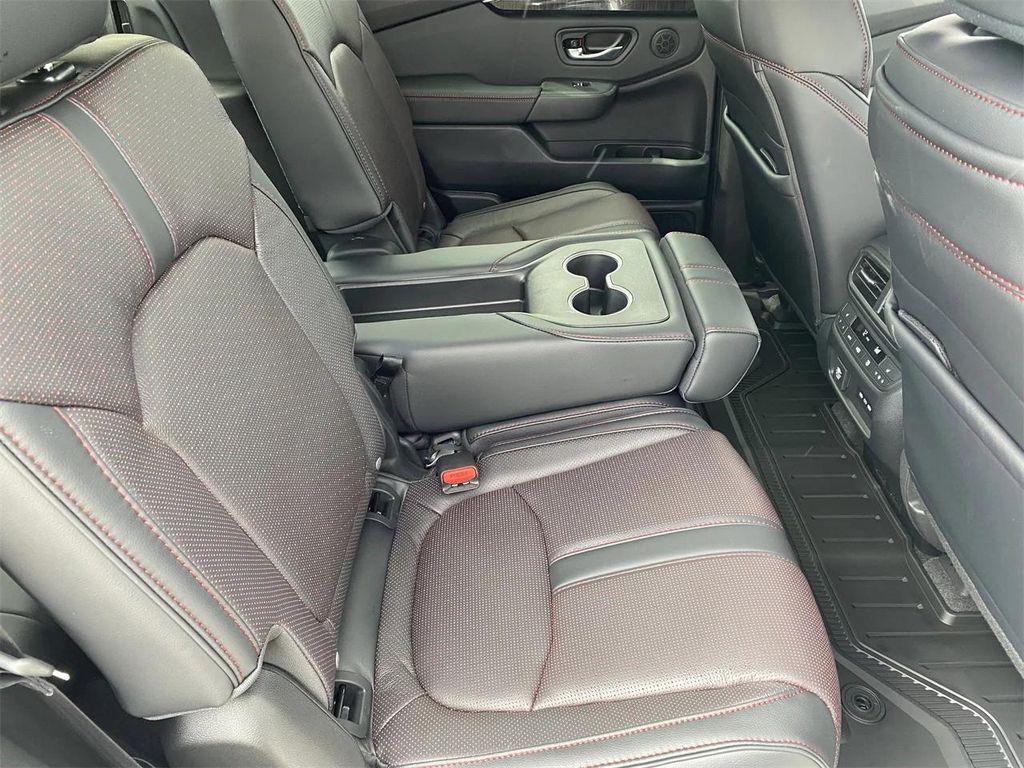 new 2025 Honda Pilot car, priced at $52,528