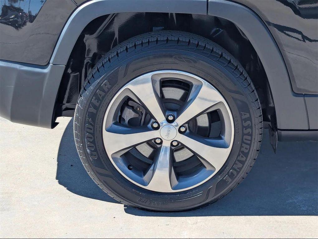used 2020 Jeep Cherokee car, priced at $17,503