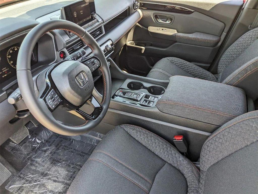 new 2025 Honda Pilot car, priced at $40,616