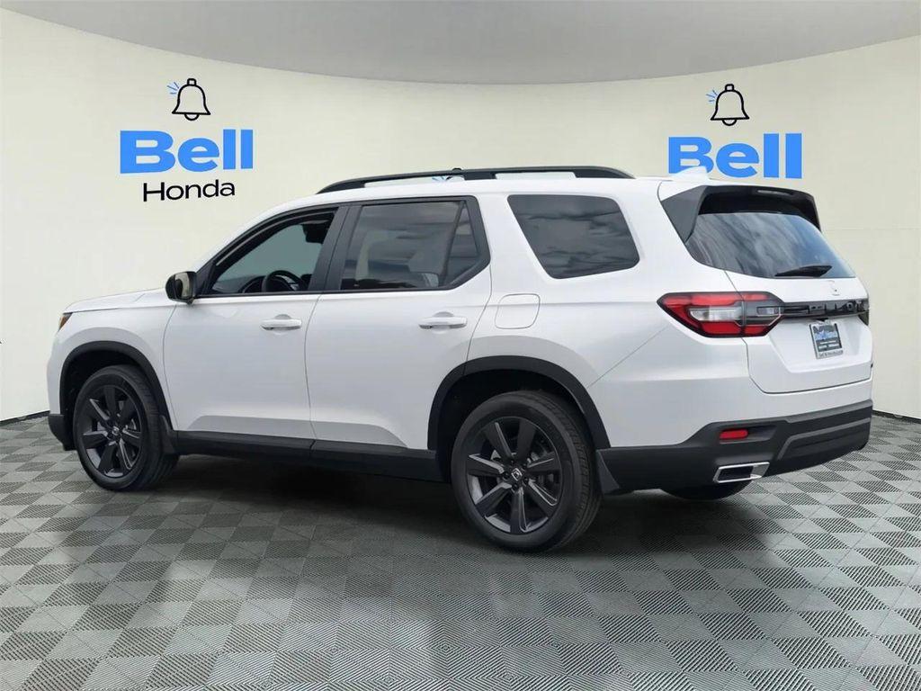 new 2025 Honda Pilot car, priced at $40,616