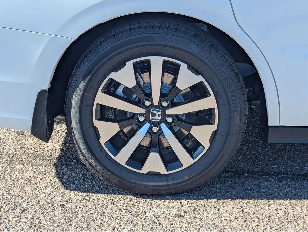 new 2026 Honda Odyssey car, priced at $43,467