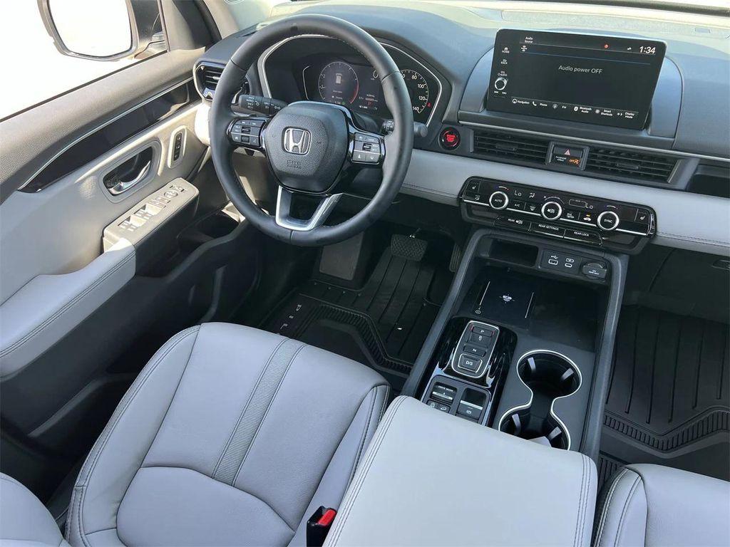 new 2025 Honda Pilot car, priced at $48,161