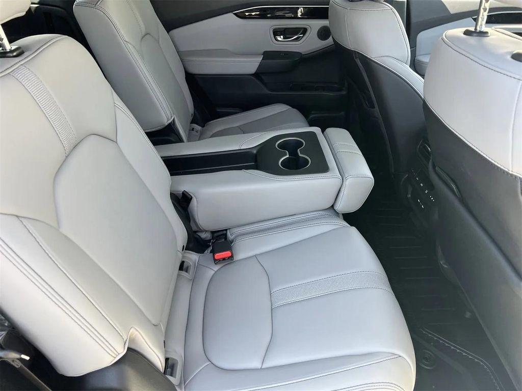 new 2025 Honda Pilot car, priced at $48,161