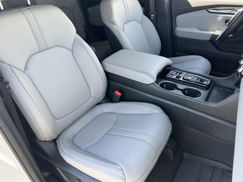 new 2025 Honda Pilot car, priced at $48,161