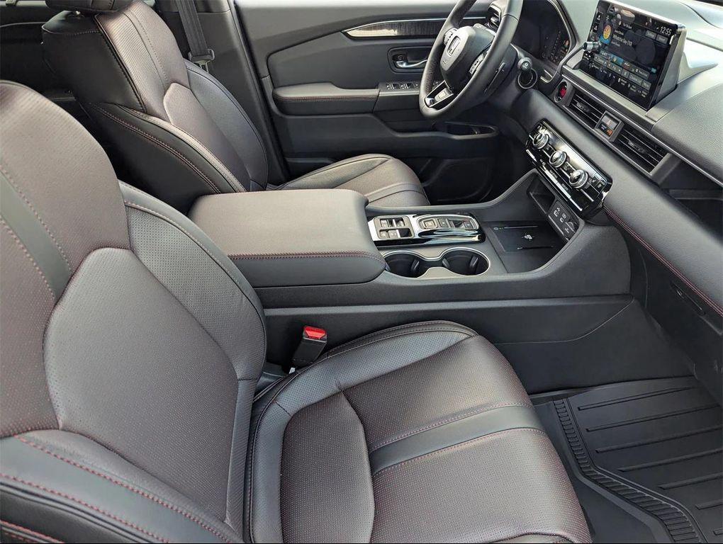 new 2025 Honda Pilot car, priced at $52,528