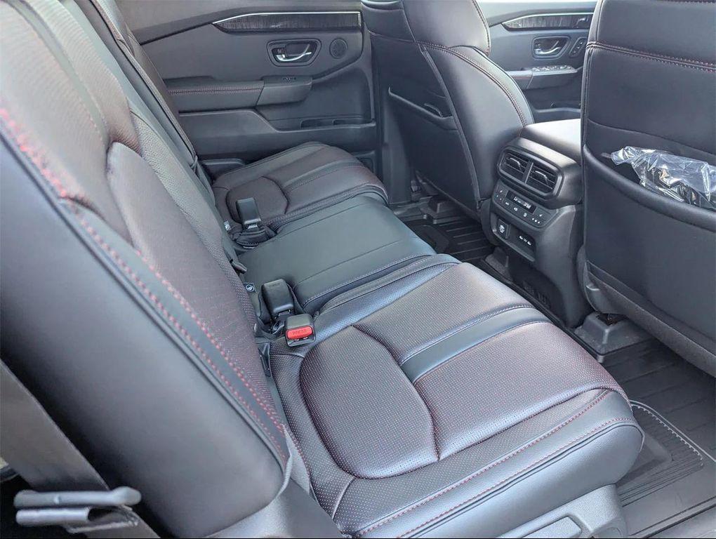 new 2025 Honda Pilot car, priced at $52,528