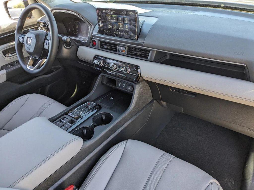 new 2025 Honda Pilot car, priced at $43,133