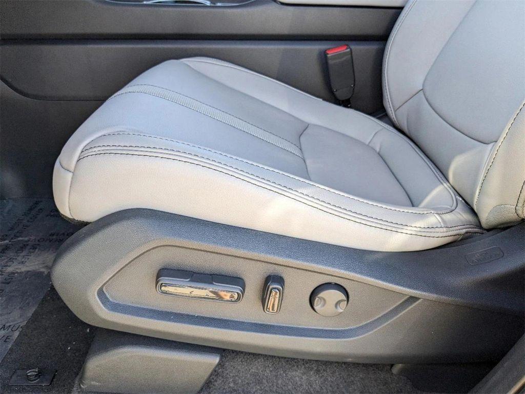 new 2025 Honda Pilot car, priced at $43,133