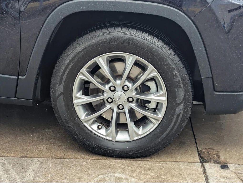 used 2021 Jeep Cherokee car, priced at $17,303