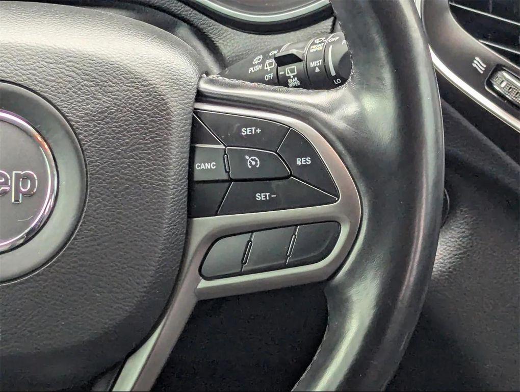 used 2021 Jeep Cherokee car, priced at $17,303