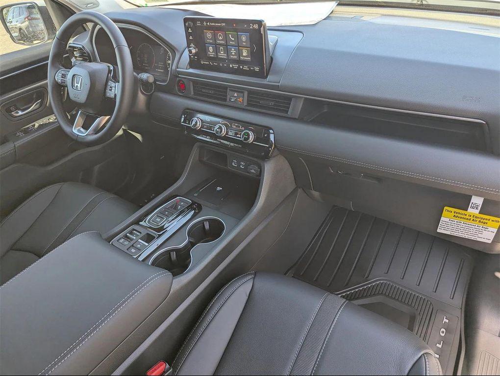new 2025 Honda Pilot car, priced at $46,203