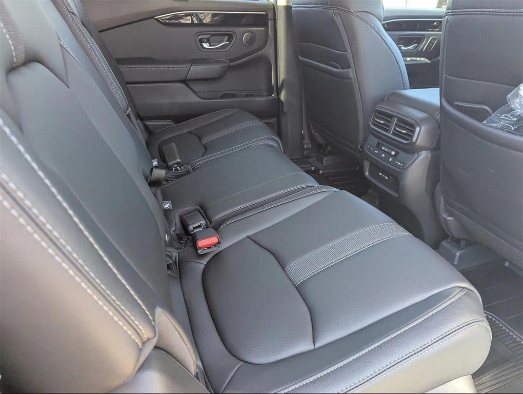 new 2025 Honda Pilot car, priced at $46,203