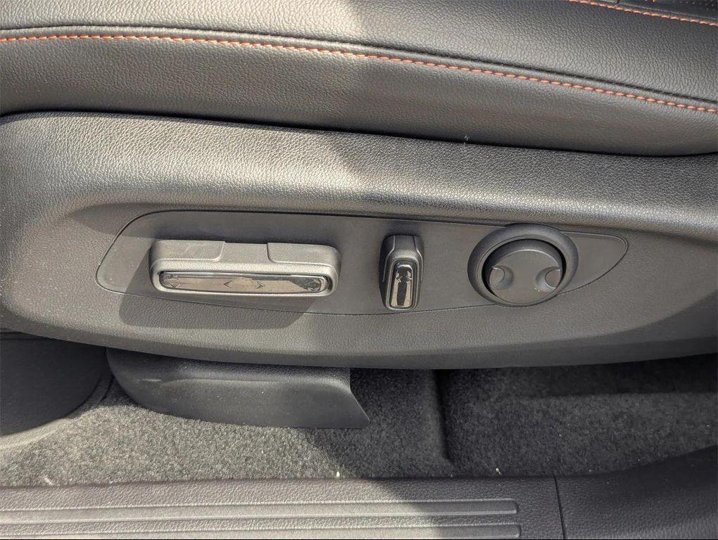 new 2026 Honda CR-V Hybrid car, priced at $39,910