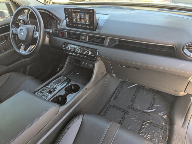 used 2025 Honda Pilot car, priced at $40,226