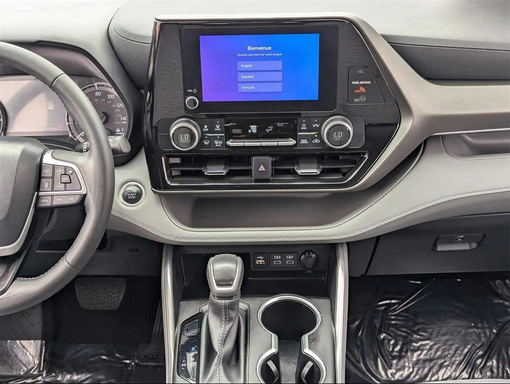 used 2024 Toyota Highlander car, priced at $33,246