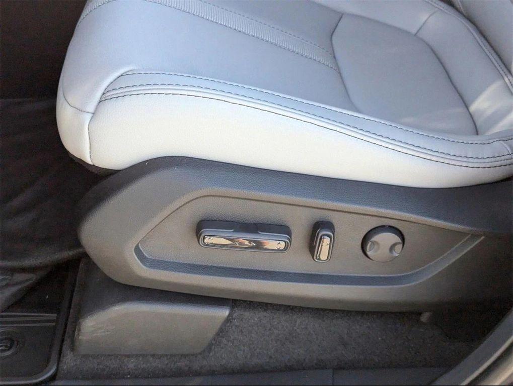 new 2025 Honda Pilot car, priced at $45,670