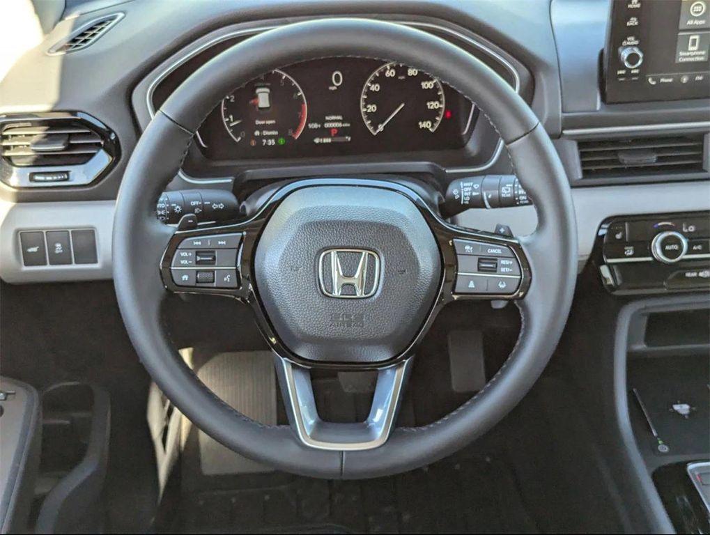 new 2025 Honda Pilot car, priced at $45,670