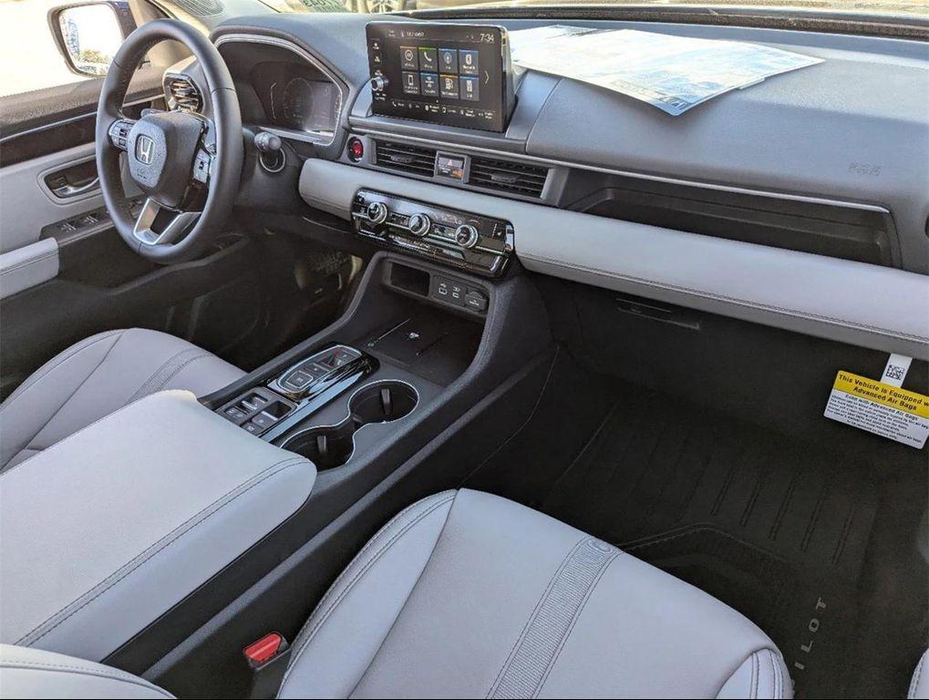 new 2025 Honda Pilot car, priced at $45,670