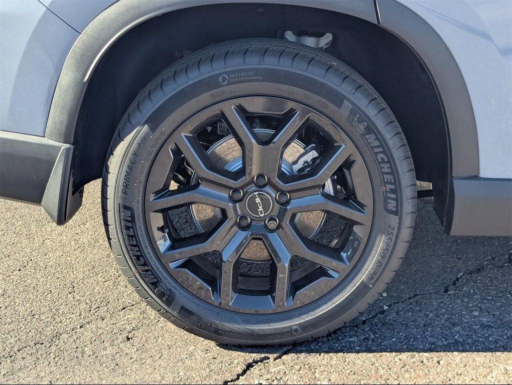 new 2025 Honda Pilot car, priced at $47,666