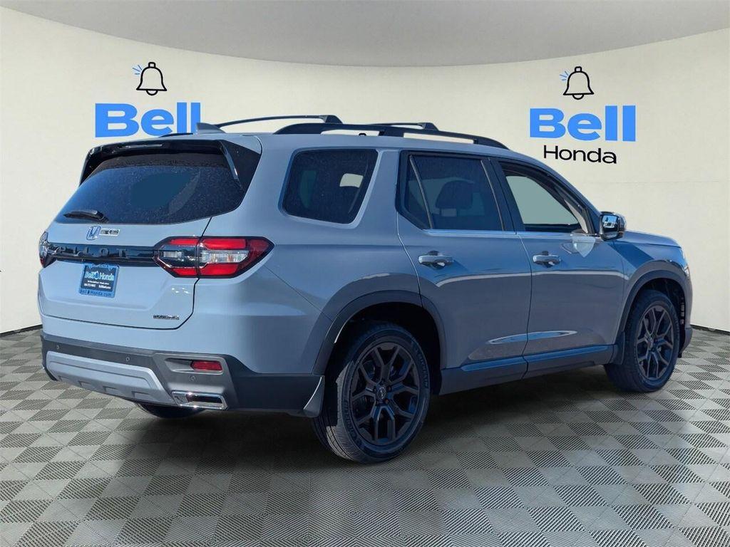 new 2025 Honda Pilot car, priced at $47,666