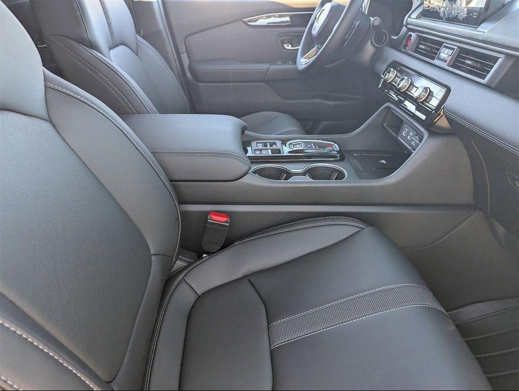 new 2025 Honda Pilot car, priced at $47,666