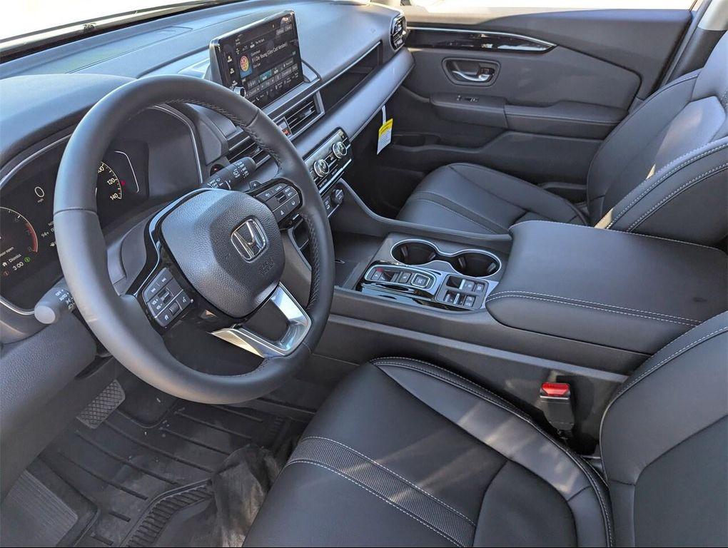 new 2025 Honda Pilot car, priced at $47,666