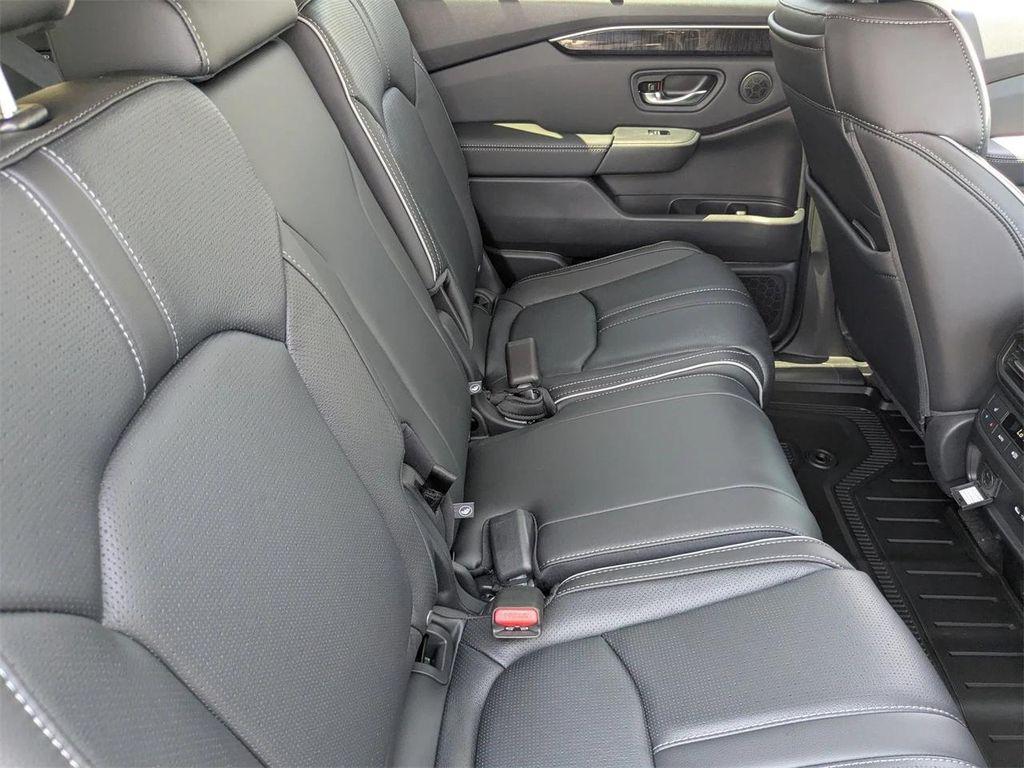 new 2025 Honda Pilot car, priced at $50,665