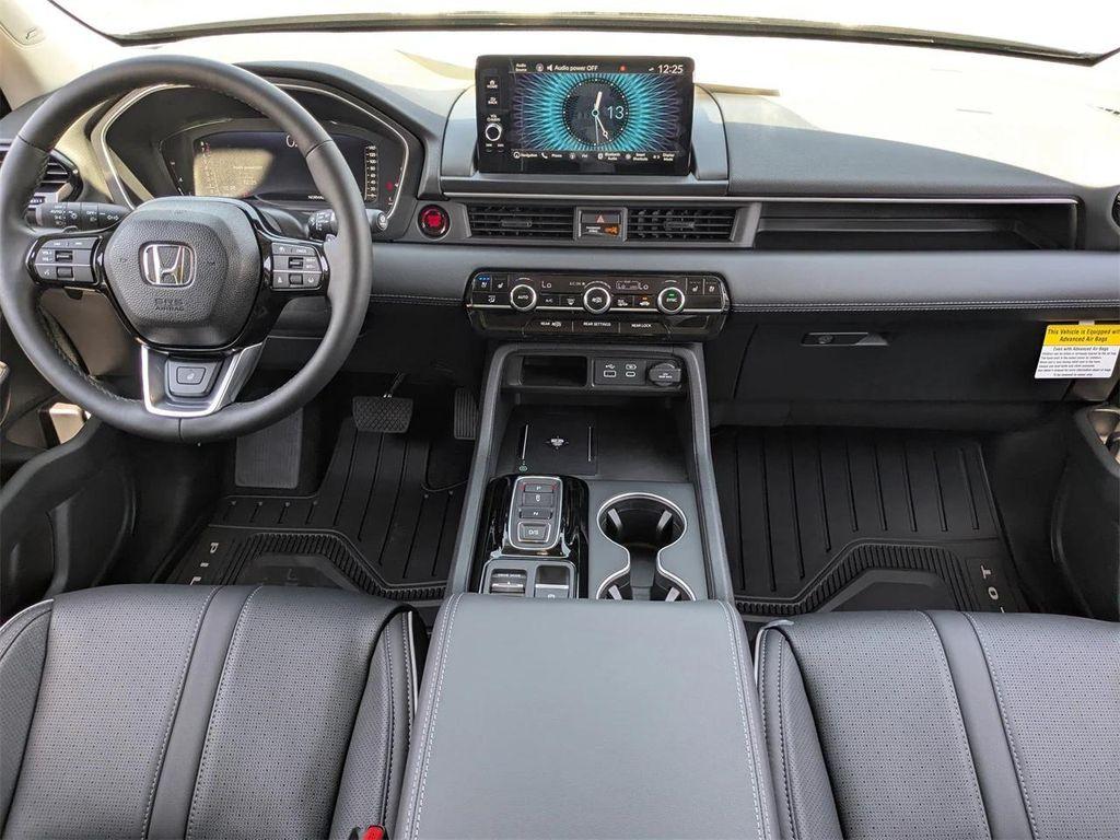 new 2025 Honda Pilot car, priced at $50,665