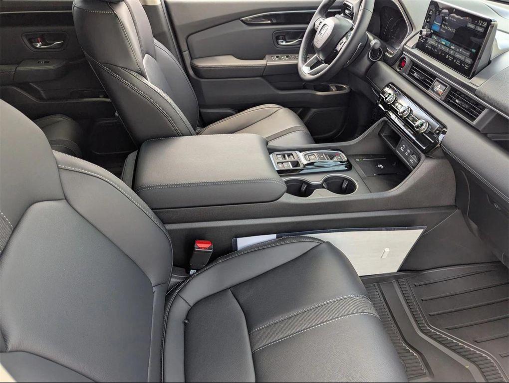 new 2025 Honda Pilot car, priced at $48,708