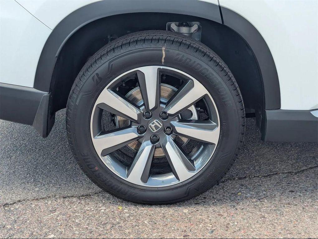 new 2025 Honda Pilot car, priced at $48,708