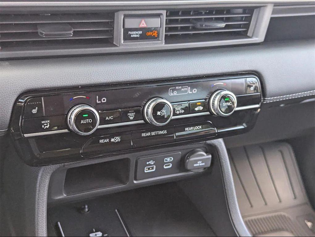 new 2025 Honda Pilot car, priced at $48,708