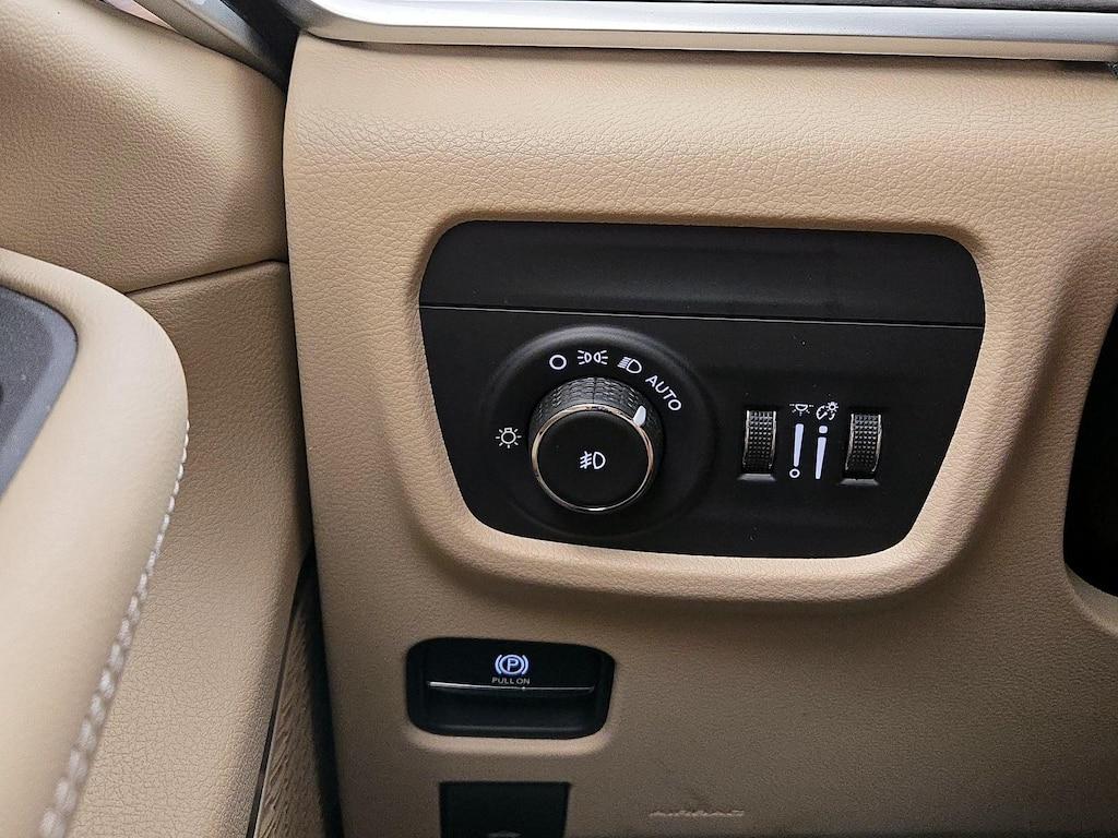 used 2022 Jeep Grand Cherokee car, priced at $33,998