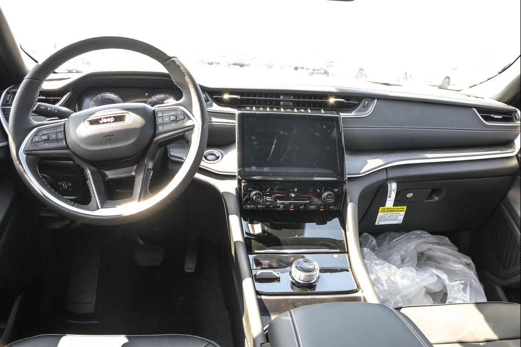 new 2025 Jeep Grand Cherokee car, priced at $42,694