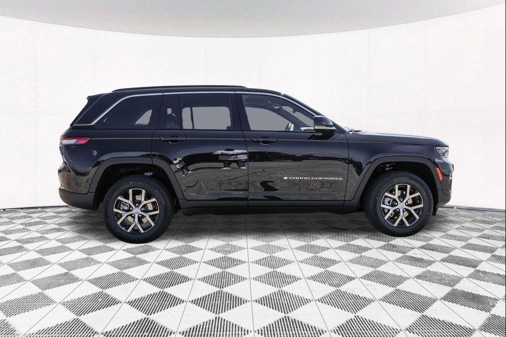 new 2025 Jeep Grand Cherokee car, priced at $42,694