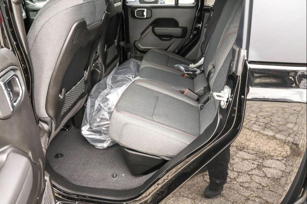 new 2025 Jeep Gladiator car, priced at $45,940