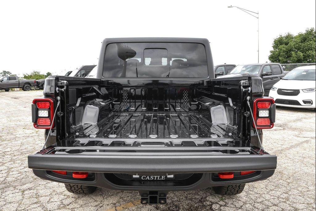 new 2025 Jeep Gladiator car, priced at $45,940