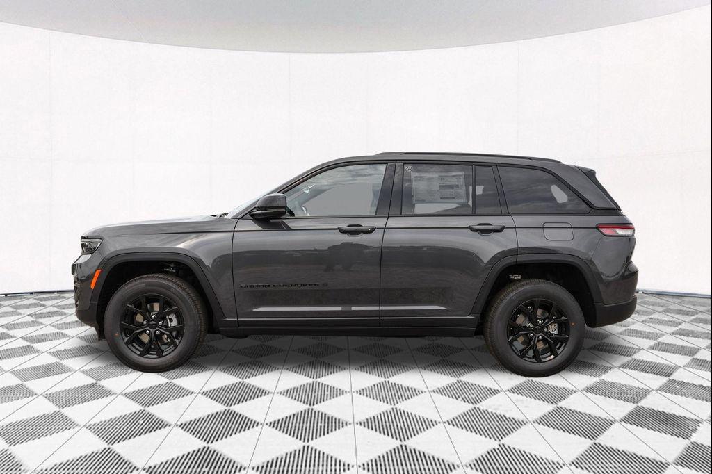 new 2025 Jeep Grand Cherokee car, priced at $37,022