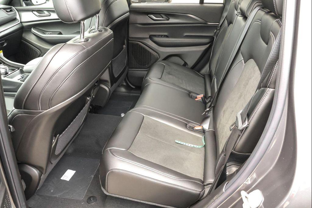 new 2025 Jeep Grand Cherokee car, priced at $37,022