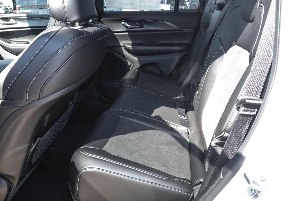 new 2025 Jeep Grand Cherokee car, priced at $39,966