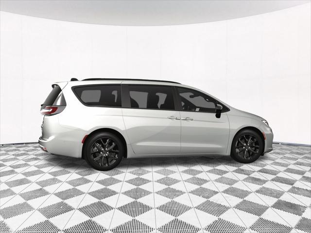 new 2024 Chrysler Pacifica car, priced at $39,117