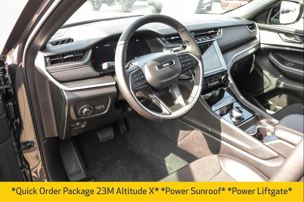 new 2025 Jeep Grand Cherokee car, priced at $39,022