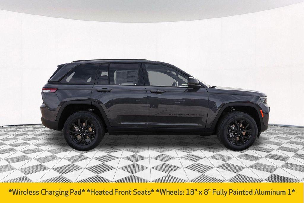 new 2025 Jeep Grand Cherokee car, priced at $39,022
