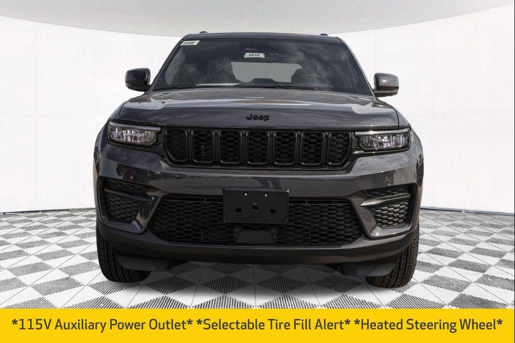 new 2025 Jeep Grand Cherokee car, priced at $39,022