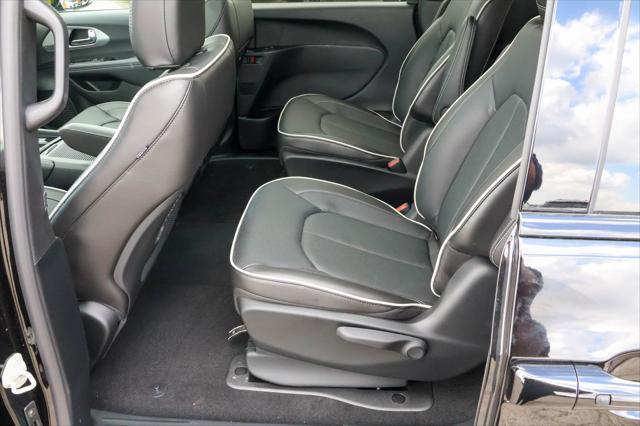 new 2025 Chrysler Pacifica Hybrid car, priced at $42,890