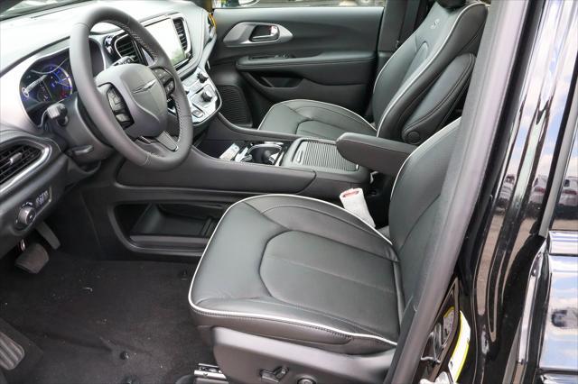 new 2025 Chrysler Pacifica Hybrid car, priced at $42,890