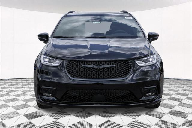 new 2025 Chrysler Pacifica Hybrid car, priced at $42,890
